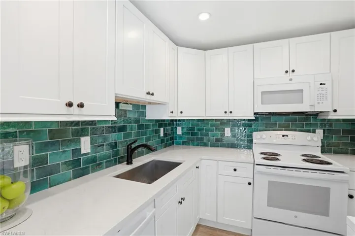 22 Kings Rd A19, Naples, Florida 34112