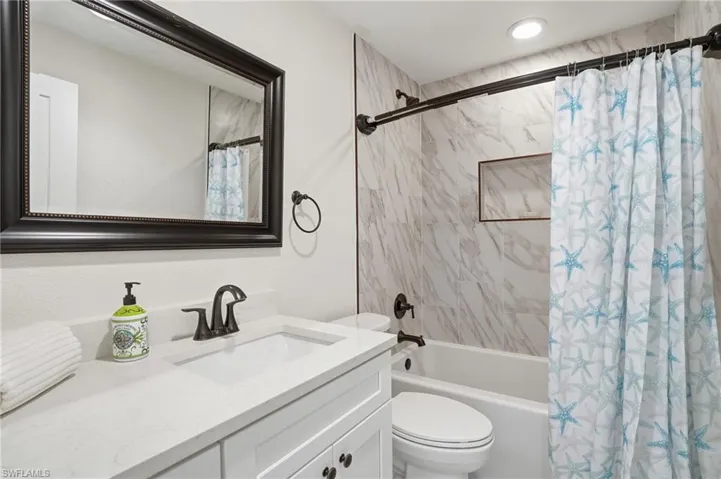 22 Kings Rd A19, Naples, Florida 34112