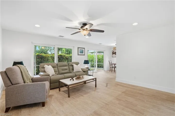 22  Kings  RD, Naples, FL 34112