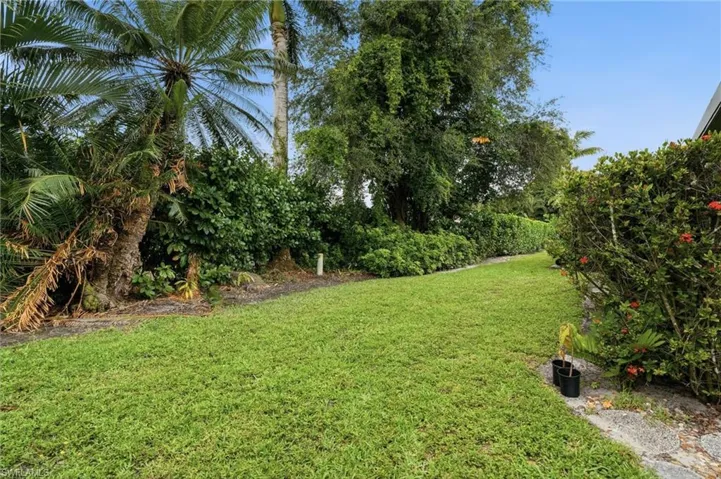 22 Kings Rd A19, Naples, Florida 34112