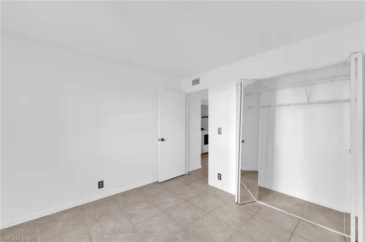 2875  Palm Beach  BLVD, Fort Myers, FL 33916