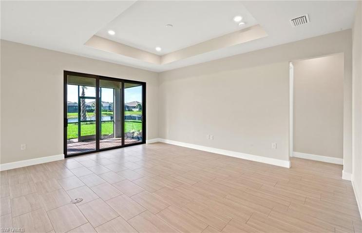 Photo of unfurnished model, options may vary.