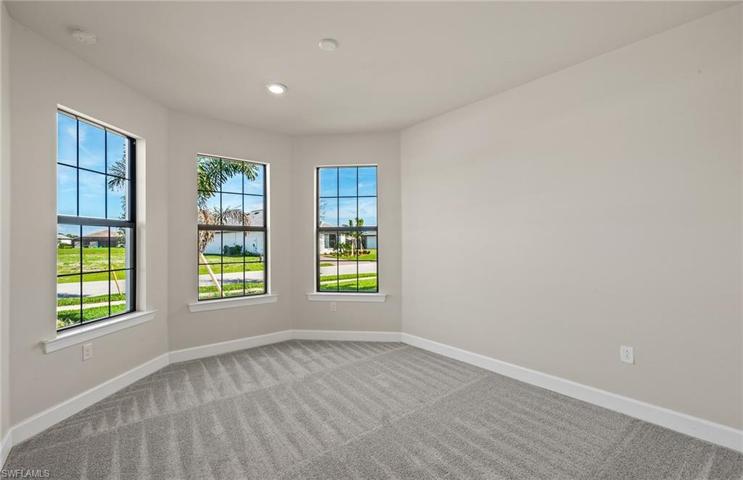 Photo of unfurnished model, options may vary.