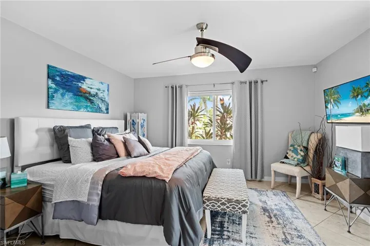 Bedroom with ceiling fan