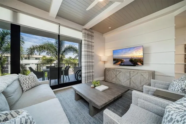 850  Central  AVE, Naples, FL 34102