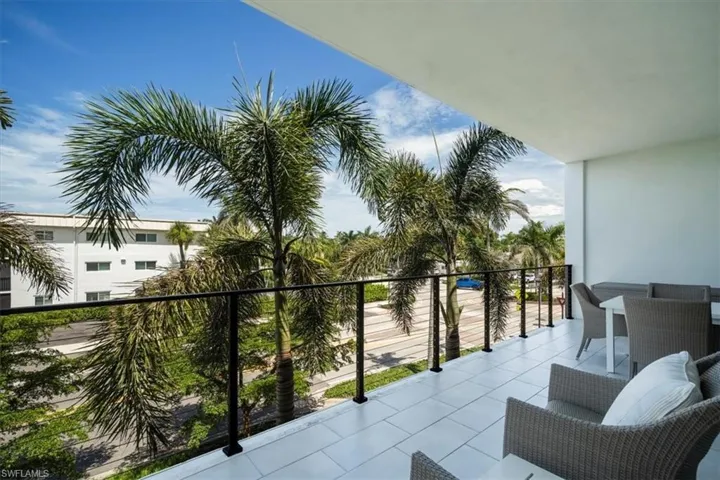 850  Central  AVE, Naples, FL 34102