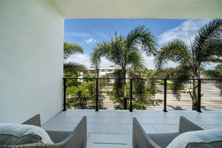 850  Central  AVE, Naples, FL 34102