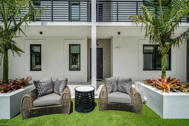 850  Central  AVE, Naples, FL 34102
