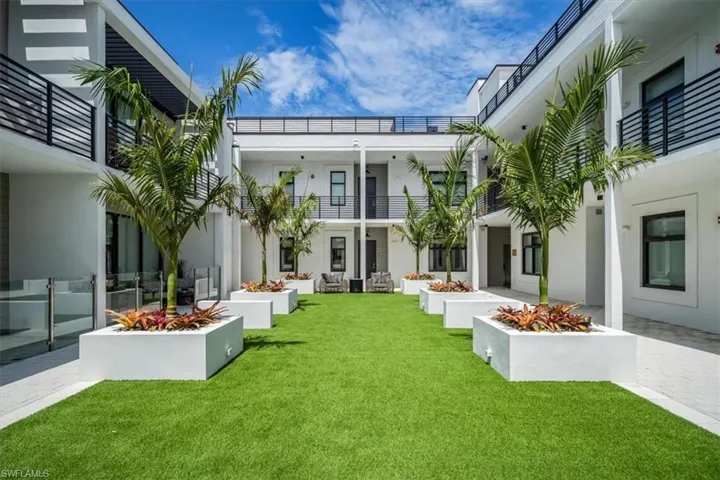 850  Central  AVE, Naples, FL 34102