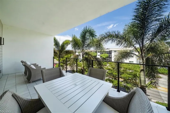 850  Central  AVE, Naples, FL 34102