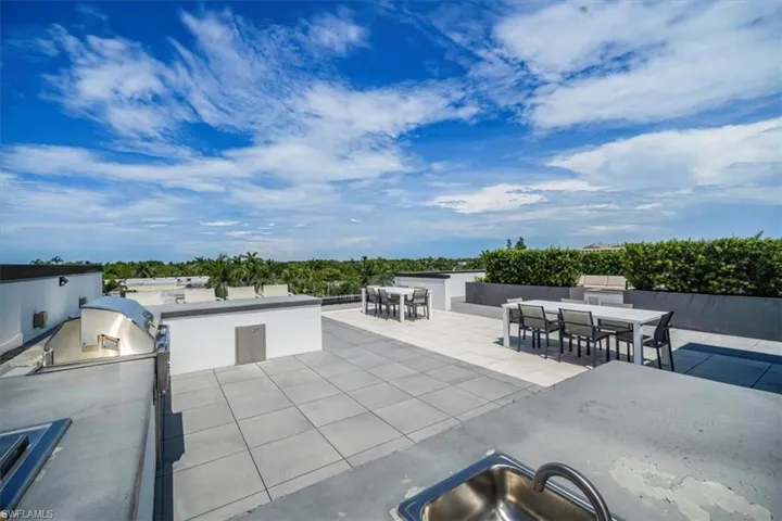 850  Central  AVE, Naples, FL 34102