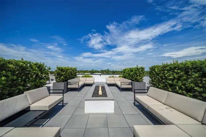 850  Central  AVE, Naples, FL 34102
