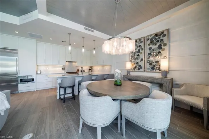 850  Central  AVE, Naples, FL 34102