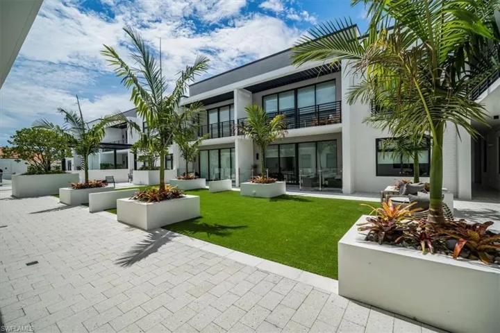 850  Central  AVE, Naples, FL 34102