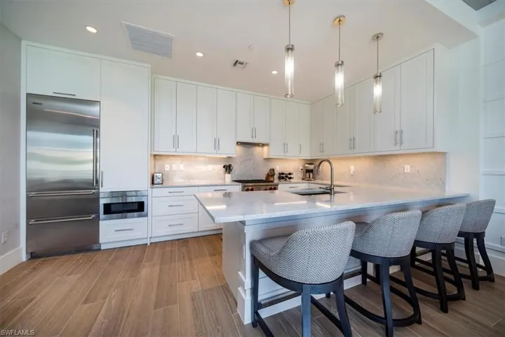 850  Central  AVE, Naples, FL 34102