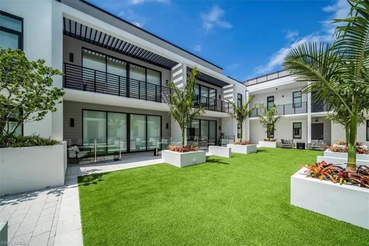 850  Central  AVE, Naples, FL 34102