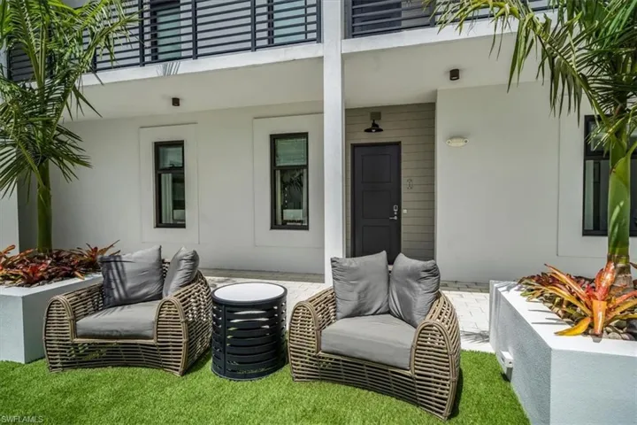 850  Central  AVE, Naples, FL 34102