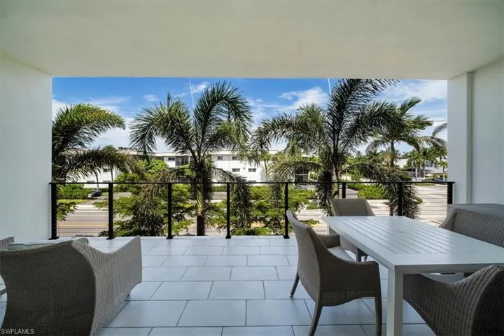 850  Central  AVE, Naples, FL 34102