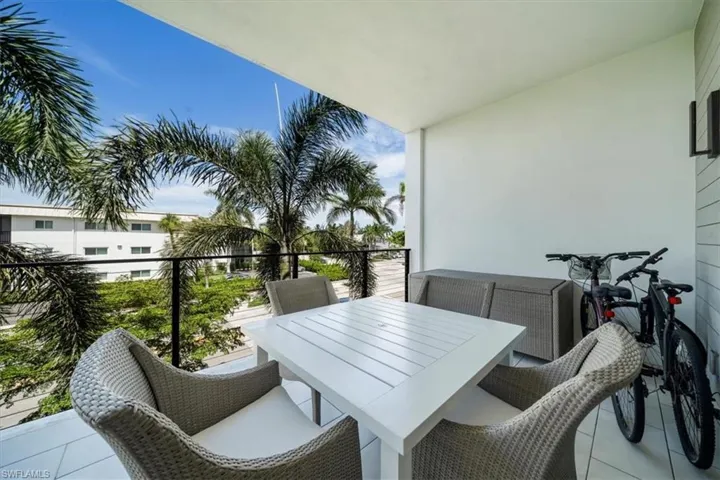 850  Central  AVE, Naples, FL 34102