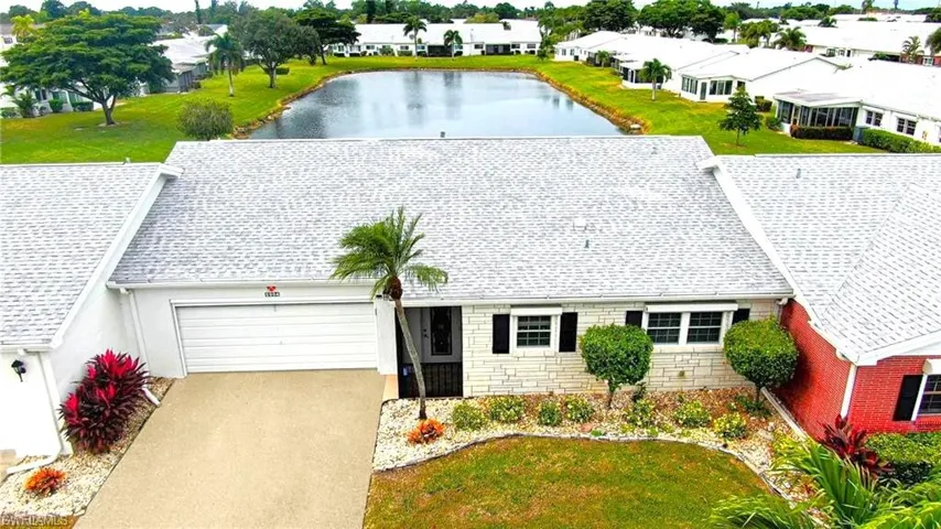 2 Car Garage, 3BR, 3BA, enjoy the relaxing Lake in the backyard!