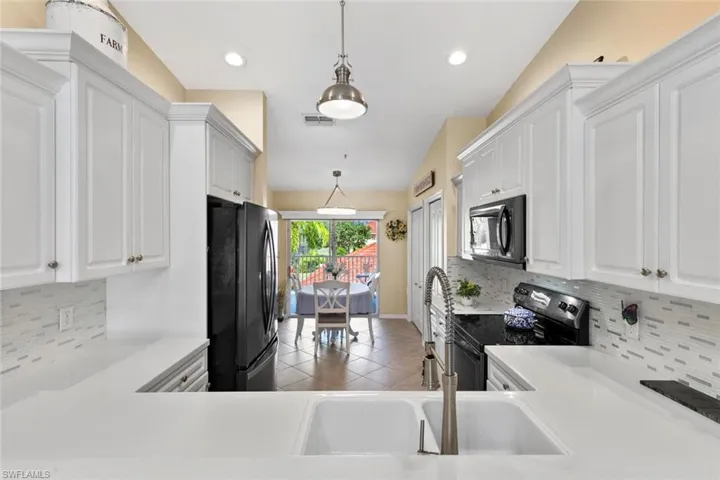 2860  Cypress Trace  CIR, Naples, FL 34119