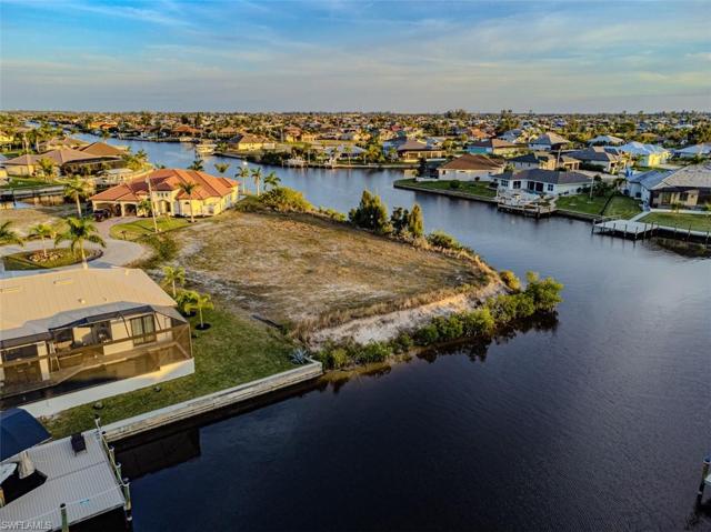 402 NW 39th AVE, CAPE CORAL FL 33993