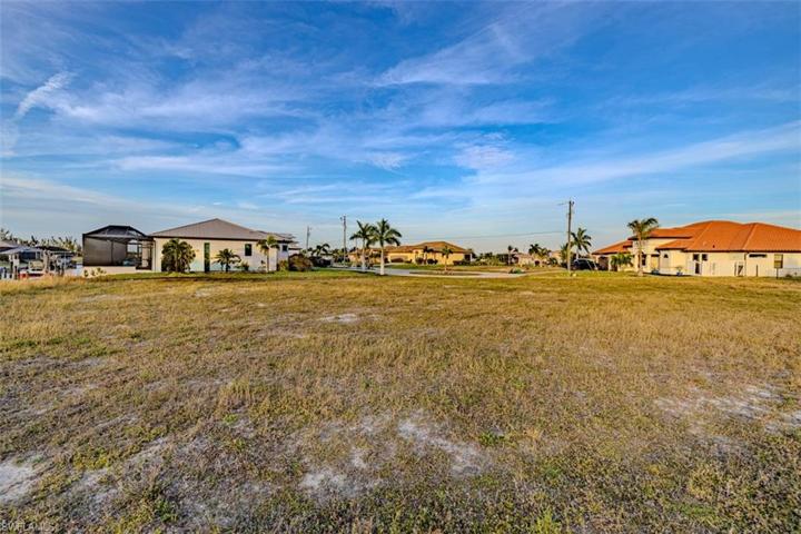 402 NW 39th AVE, CAPE CORAL FL 33993