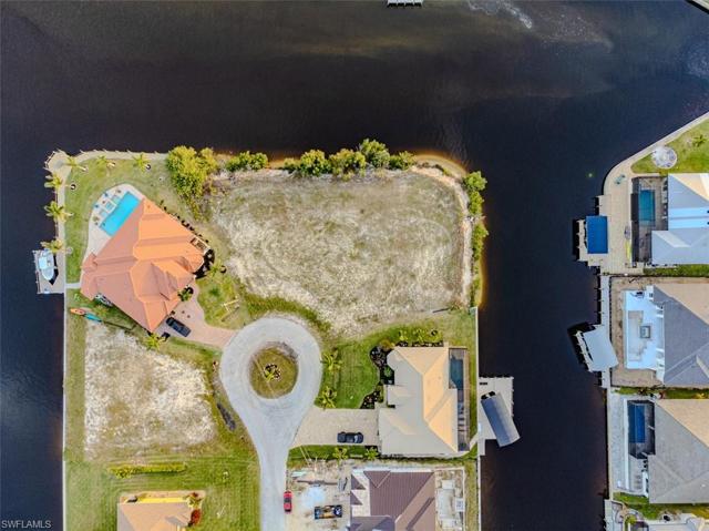 402 NW 39th AVE, CAPE CORAL FL 33993