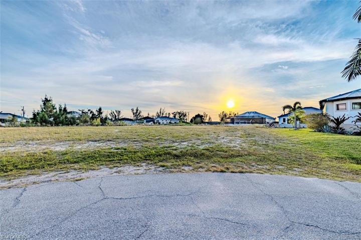 402 NW 39th AVE, CAPE CORAL FL 33993