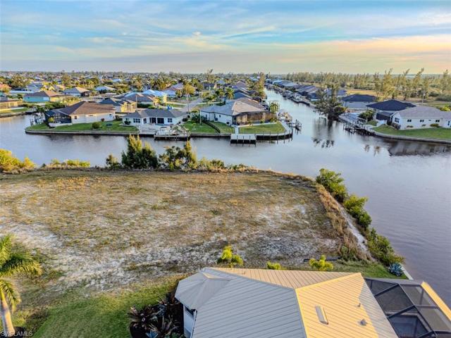 402 NW 39th AVE, CAPE CORAL FL 33993