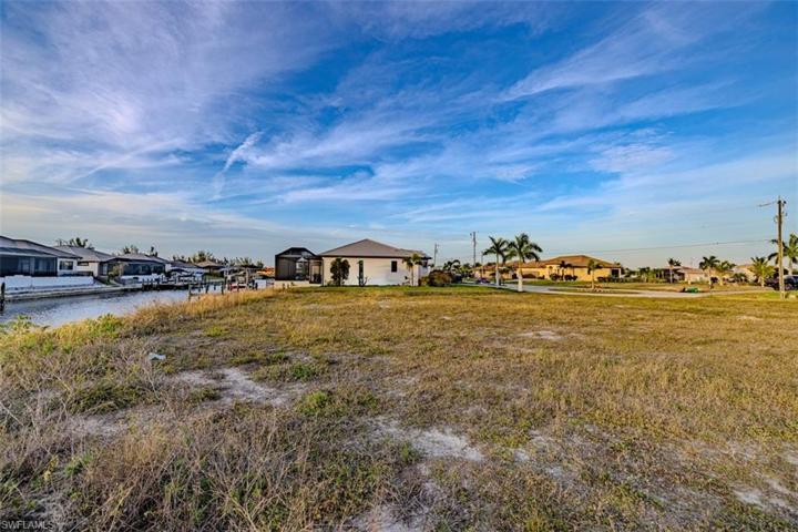 402 NW 39th AVE, CAPE CORAL FL 33993