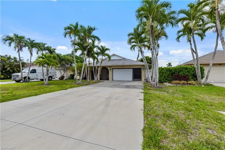 704 106th Ave N, Naples, Florida 34108