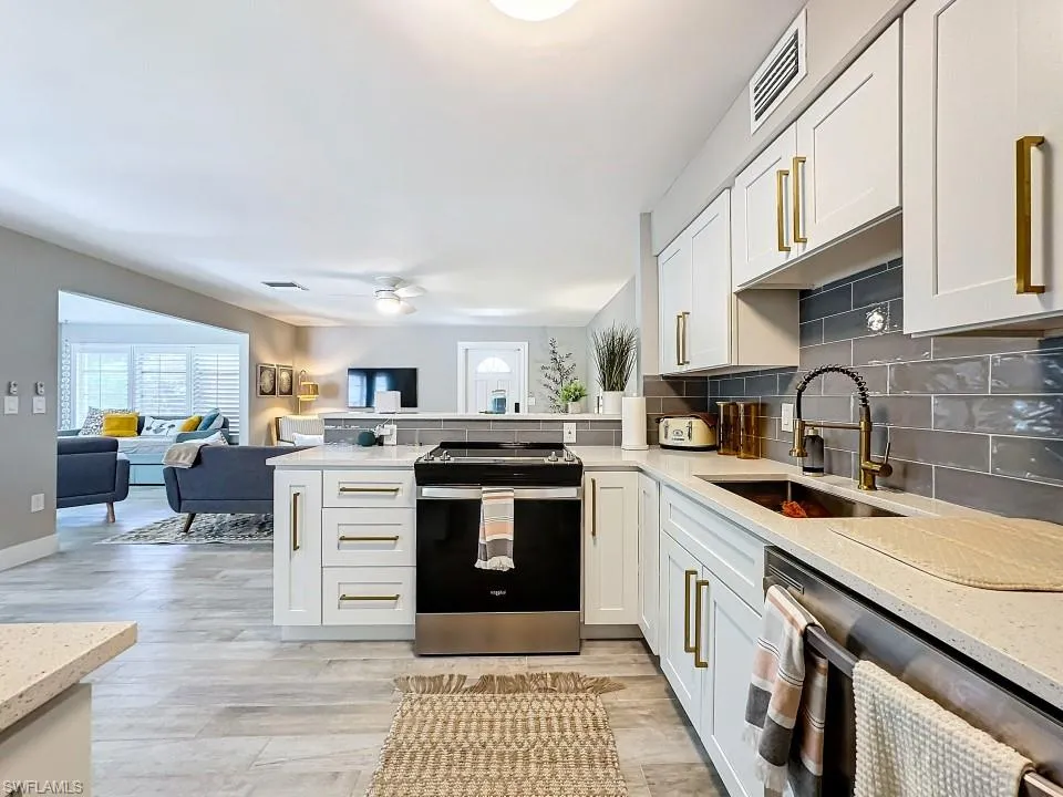 9 Knights Bridge RD, Naples, FL 34112,224049096