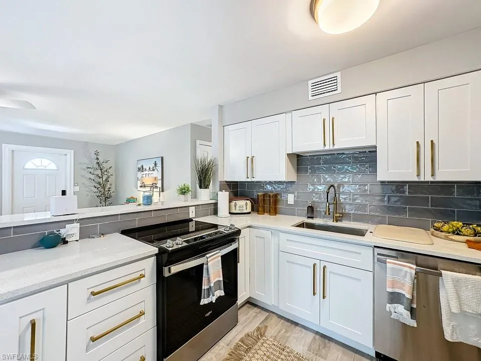 9 Knights Bridge RD, Naples, FL 34112,224049096