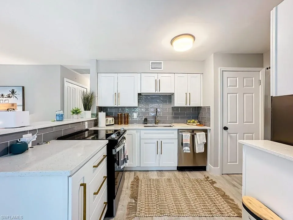 9 Knights Bridge RD, Naples, FL 34112,224049096