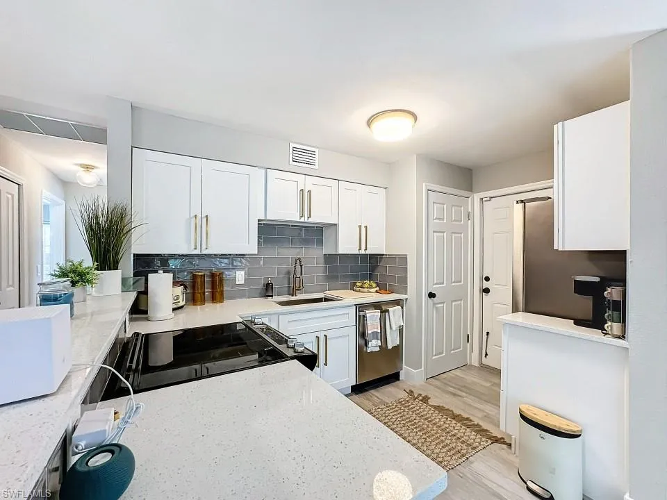 9 Knights Bridge RD, Naples, FL 34112,224049096