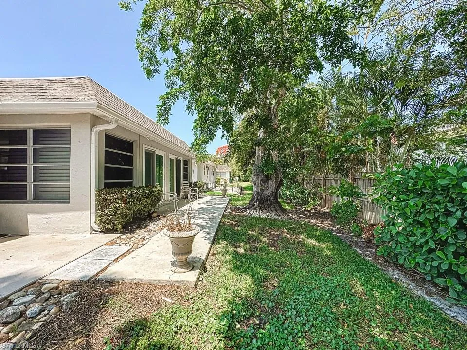 9 Knights Bridge RD, Naples, FL 34112,224049096