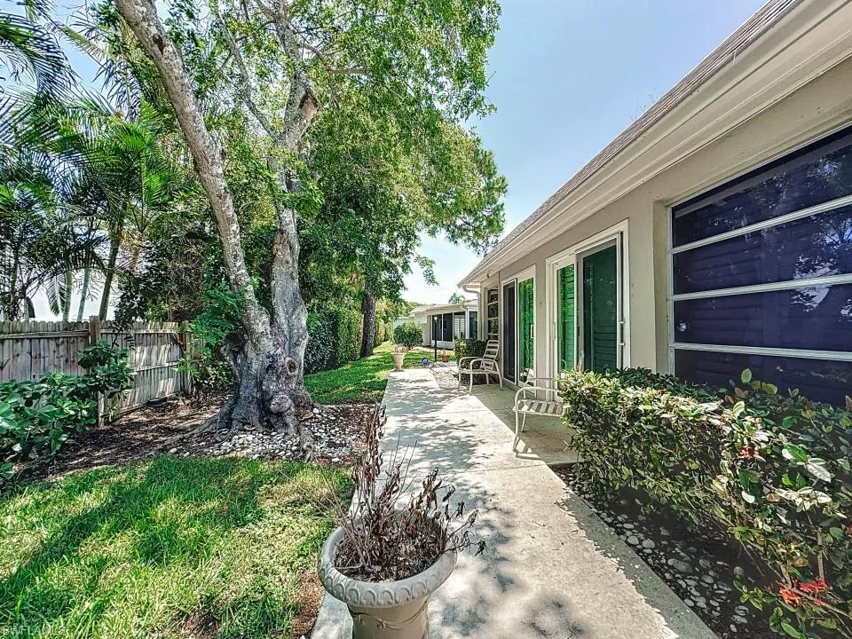9 Knights Bridge RD, Naples, FL 34112,224049096