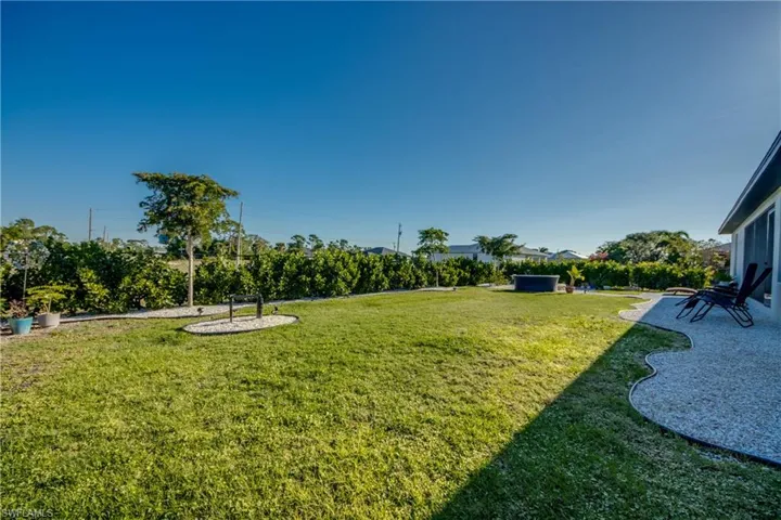 View of grassy yard
