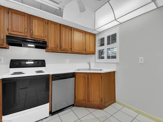 37  High Point E CIR, Naples, FL 34103