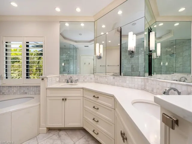 7032  Pelican Bay  BLVD, Naples, FL 34108