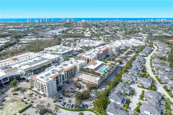 9123  Strada  PL, Naples, FL 34108