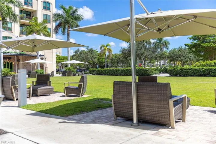 9123  Strada  PL, Naples, FL 34108