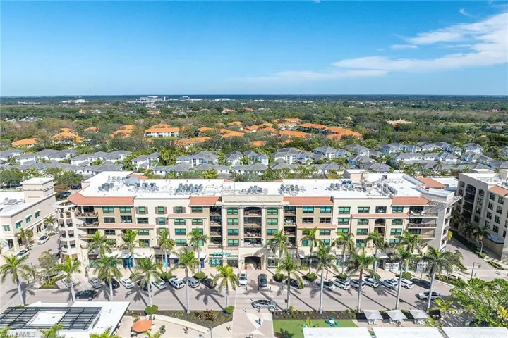 9123  Strada  PL, Naples, FL 34108