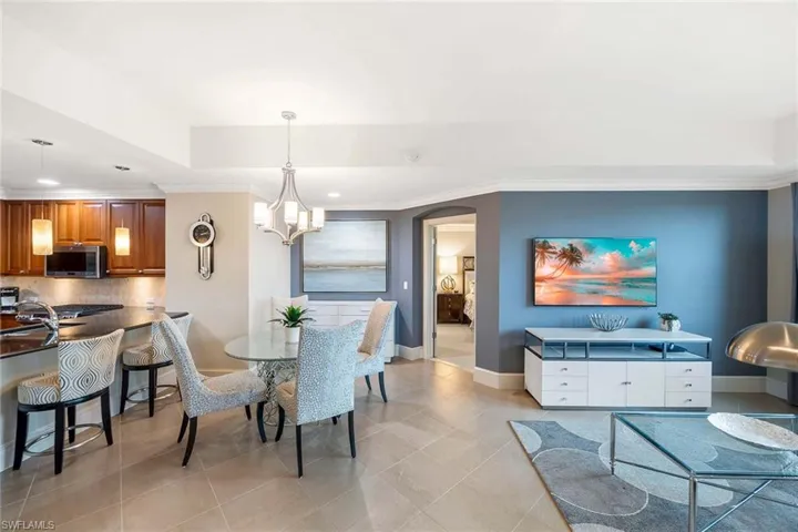 9123  Strada  PL, Naples, FL 34108