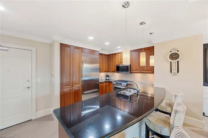 9123  Strada  PL, Naples, FL 34108