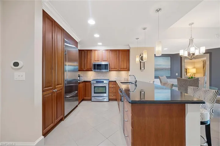 9123  Strada  PL, Naples, FL 34108