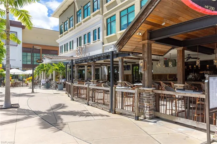 9123  Strada  PL, Naples, FL 34108