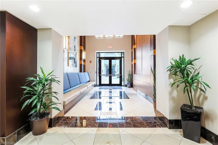 9123  Strada  PL, Naples, FL 34108
