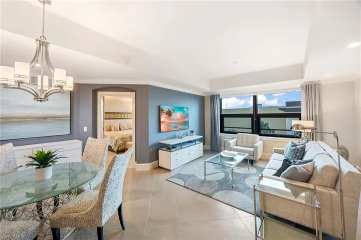 9123  Strada  PL, Naples, FL 34108